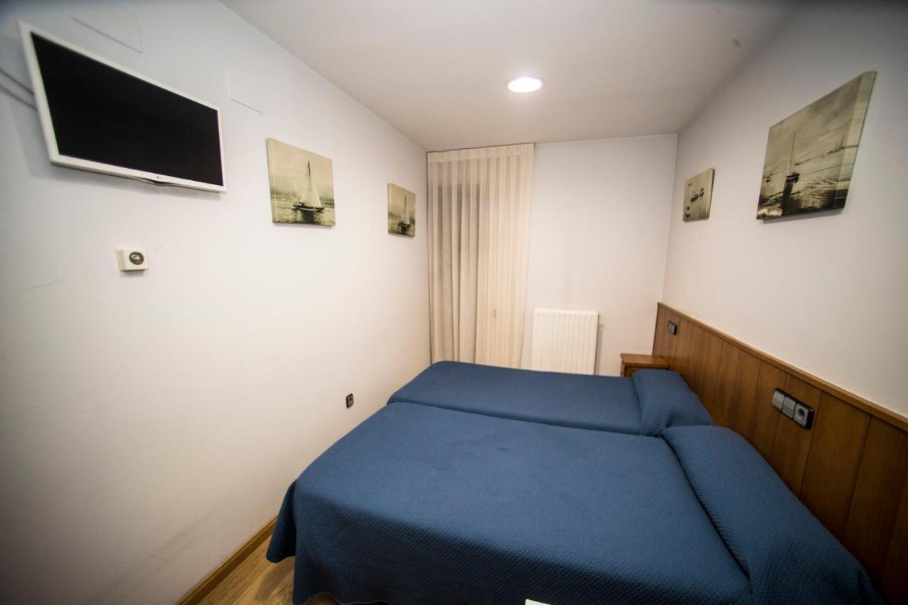Hostal Caballeros Soria Buitenkant foto