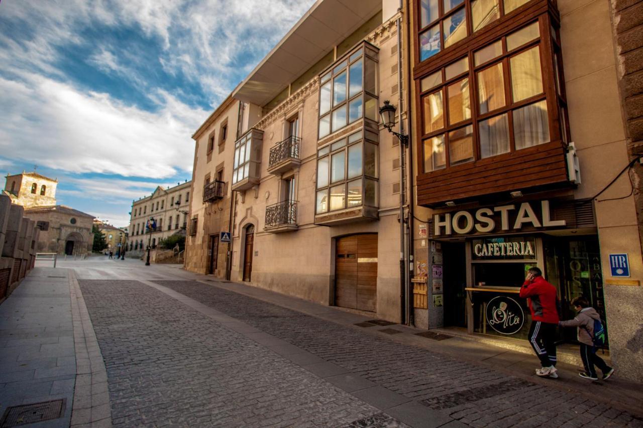 Hostal Caballeros Soria Buitenkant foto