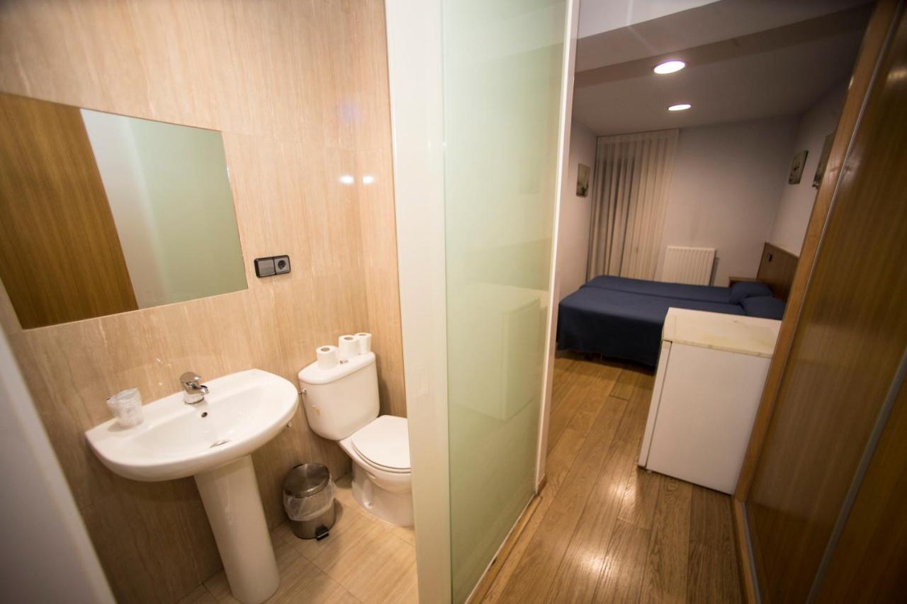 Hostal Caballeros Soria Buitenkant foto