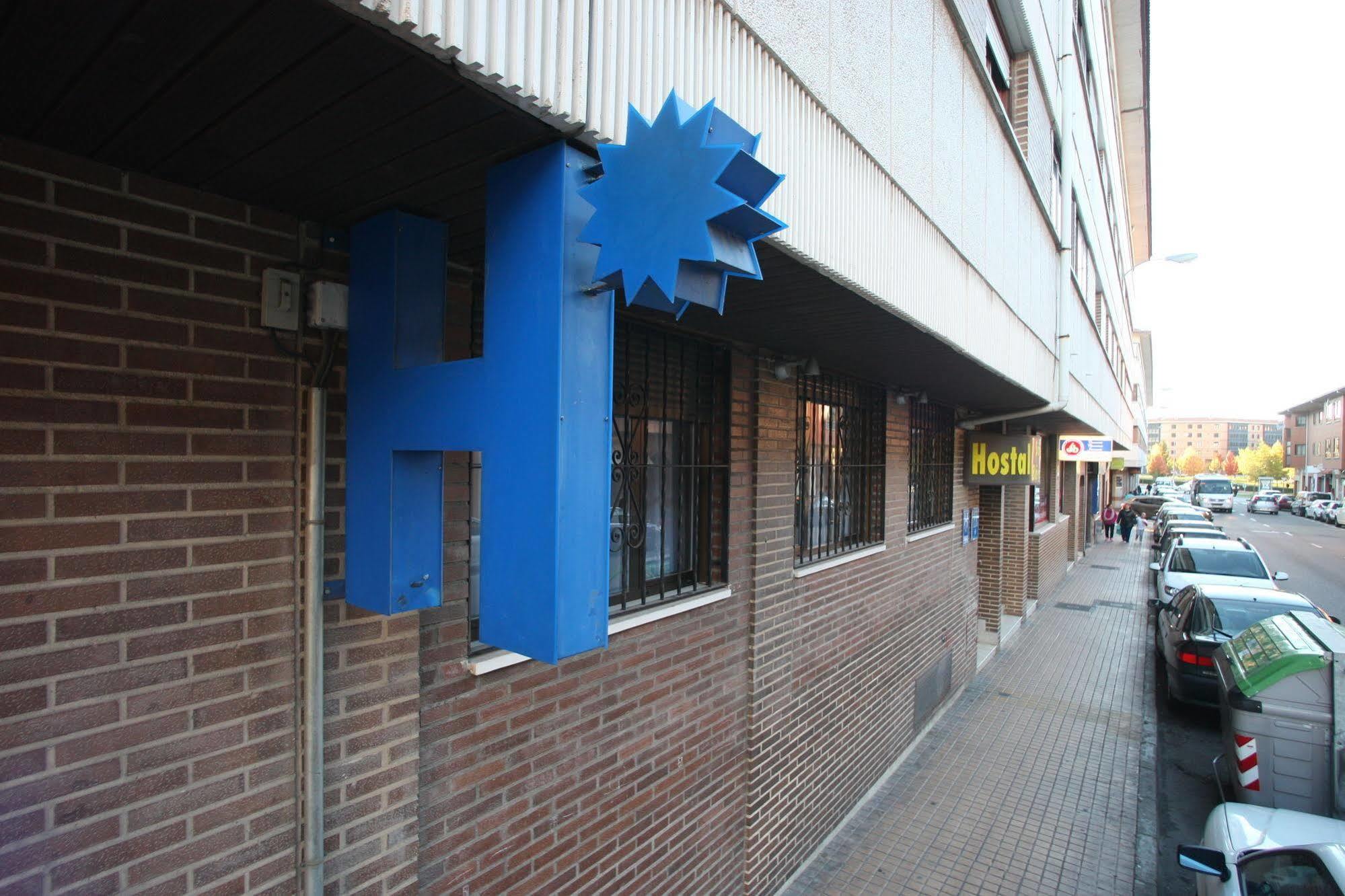 Hostal Caballeros Soria Buitenkant foto