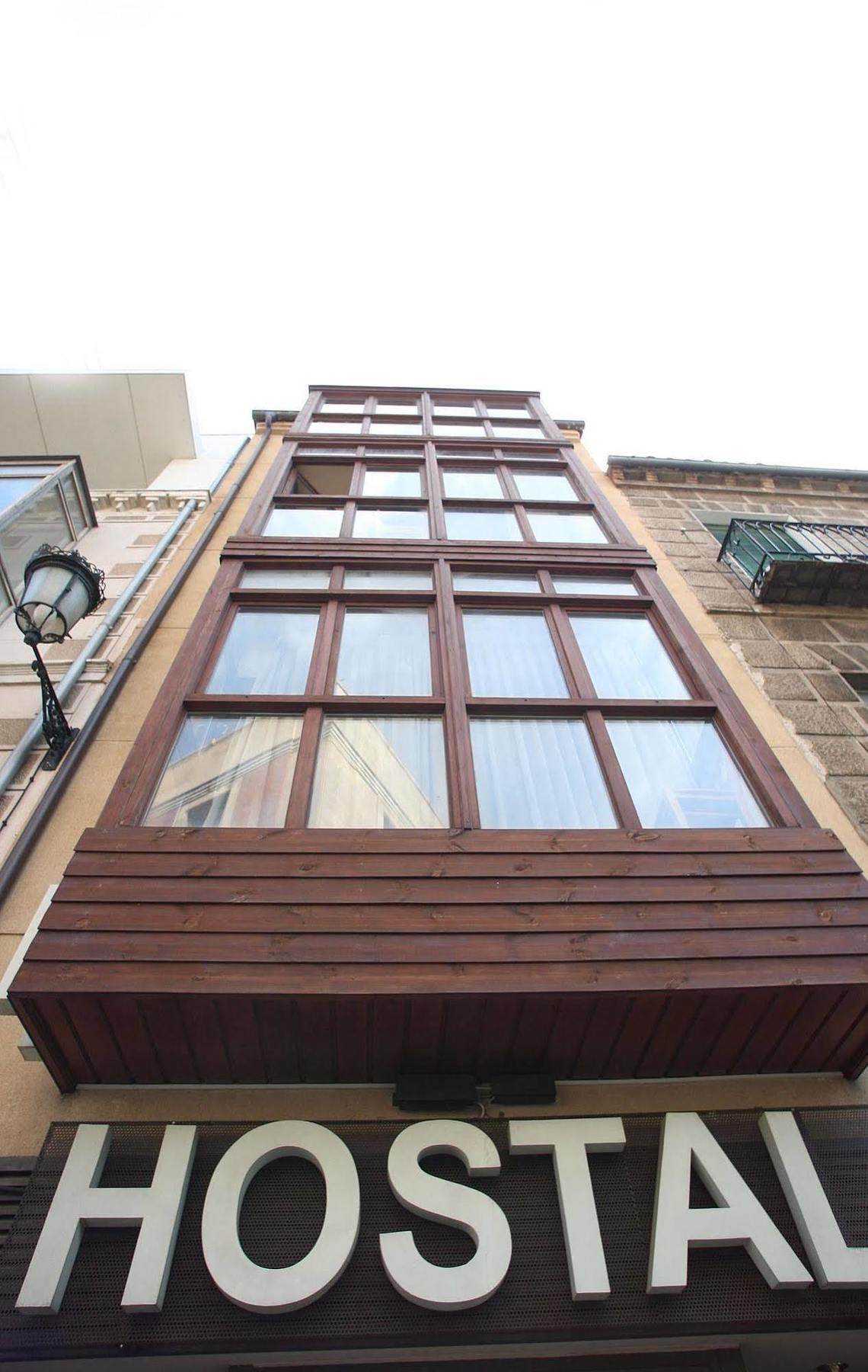 Hostal Caballeros Soria Buitenkant foto