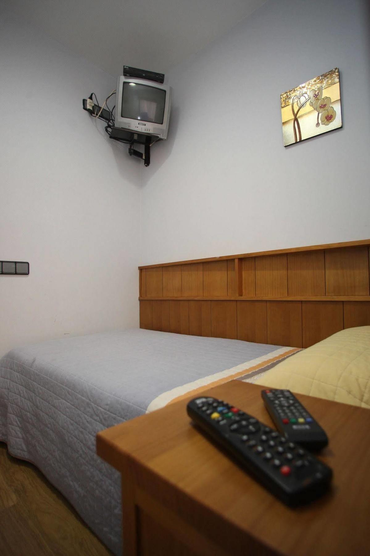 Hostal Caballeros Soria Buitenkant foto