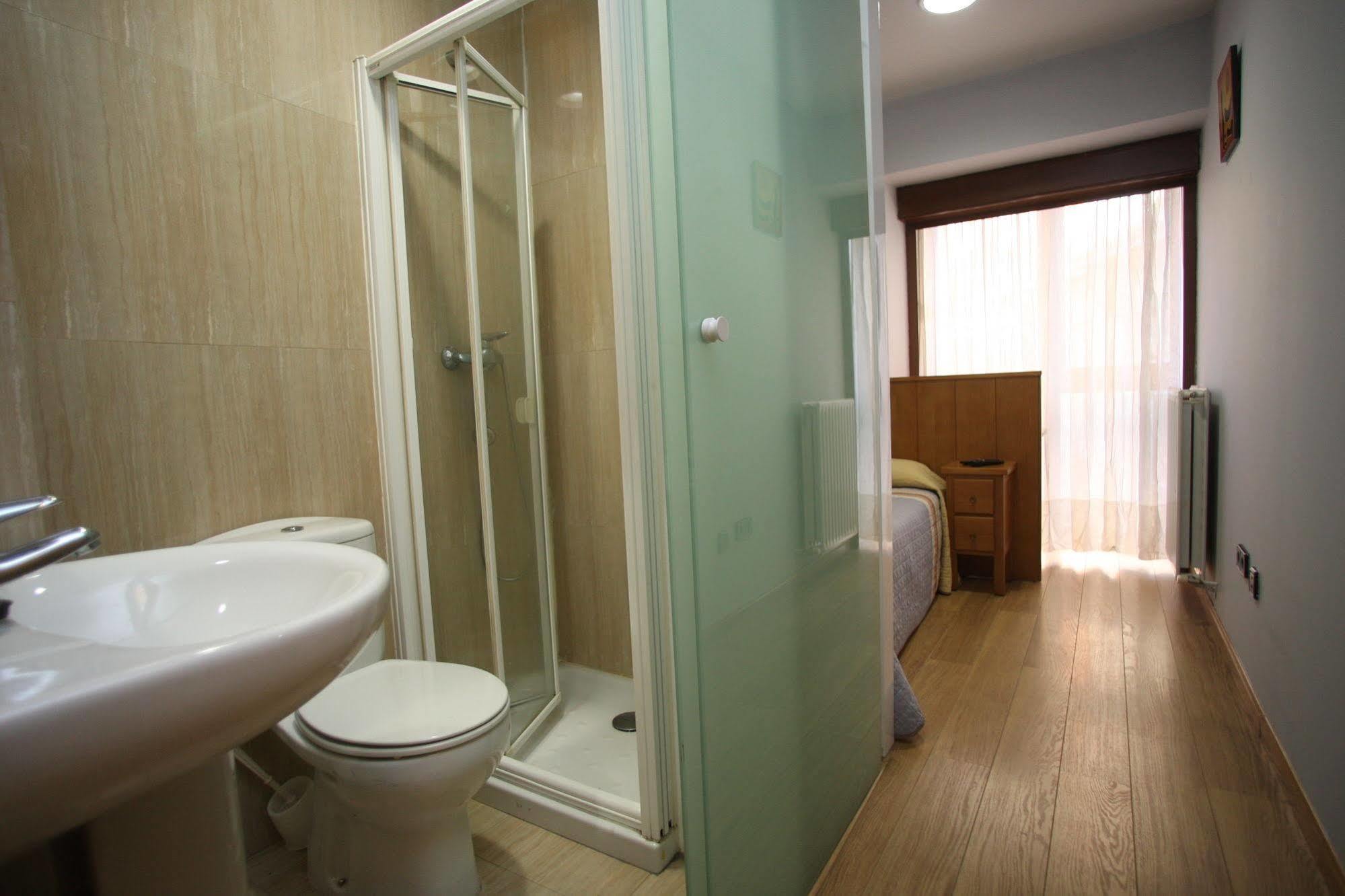 Hostal Caballeros Soria Buitenkant foto