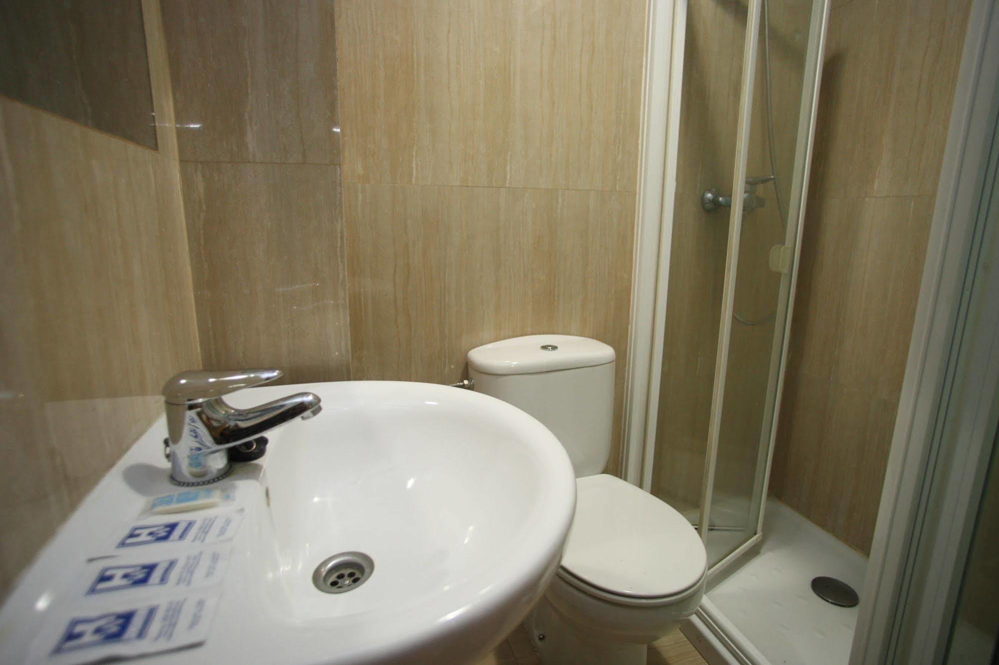 Hostal Caballeros Soria Buitenkant foto