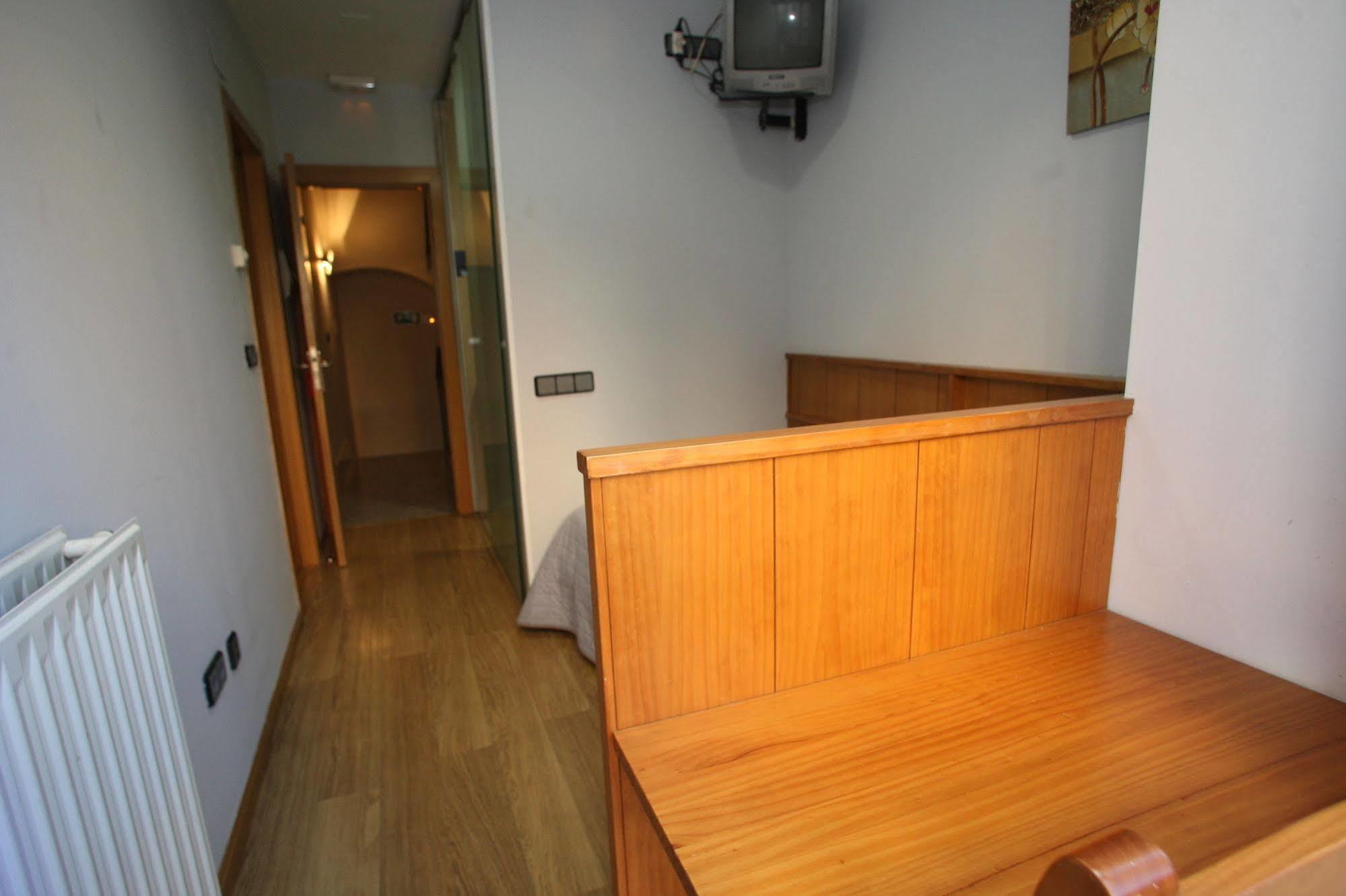 Hostal Caballeros Soria Buitenkant foto