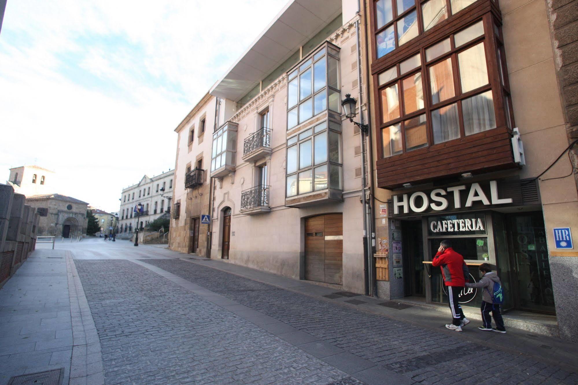 Hostal Caballeros Soria Buitenkant foto