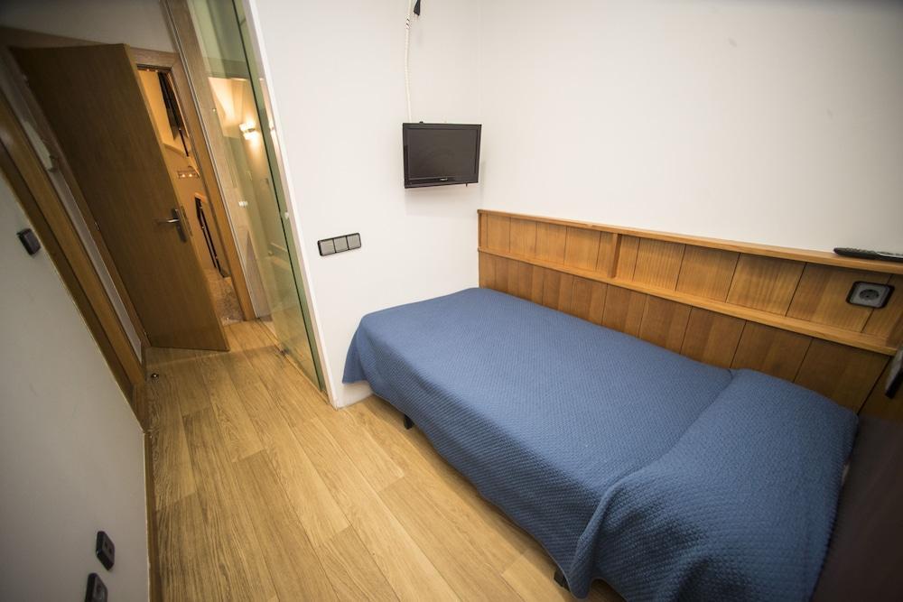 Hostal Caballeros Soria Buitenkant foto